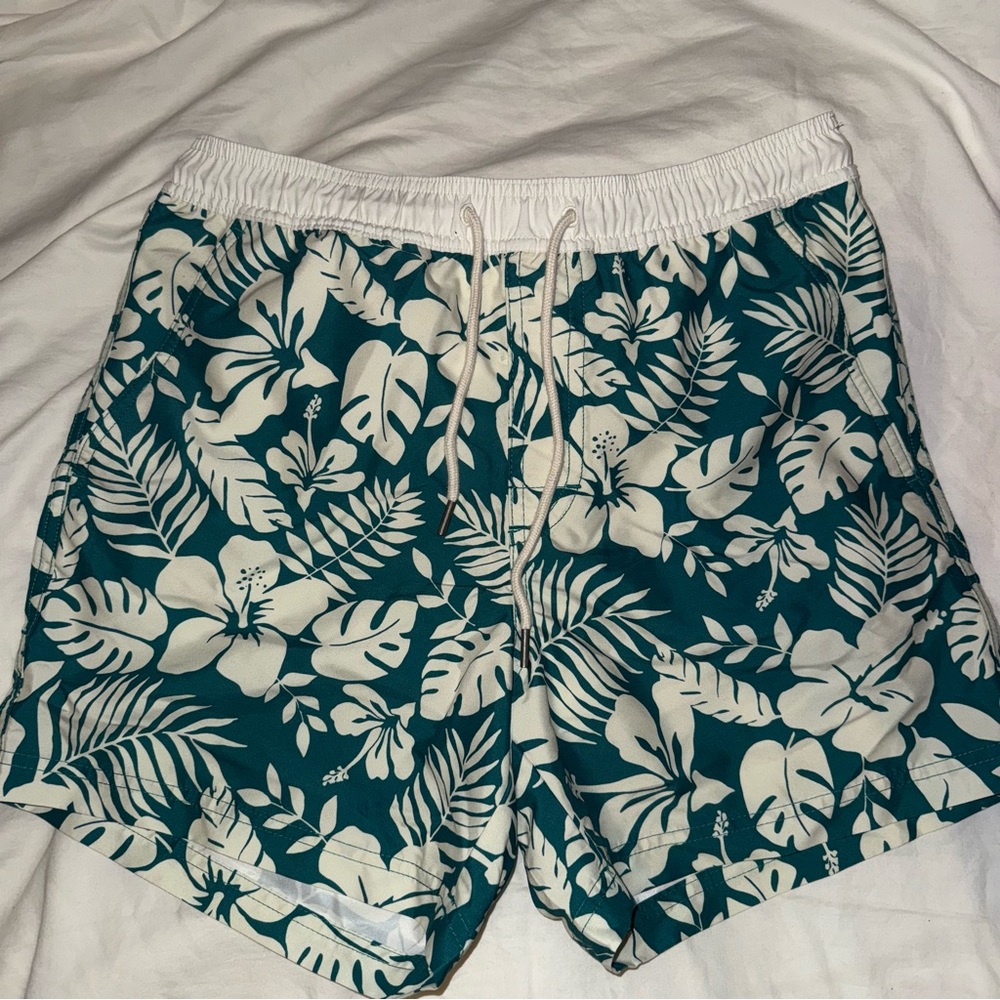 AE men’s board shorts/ swim trunks